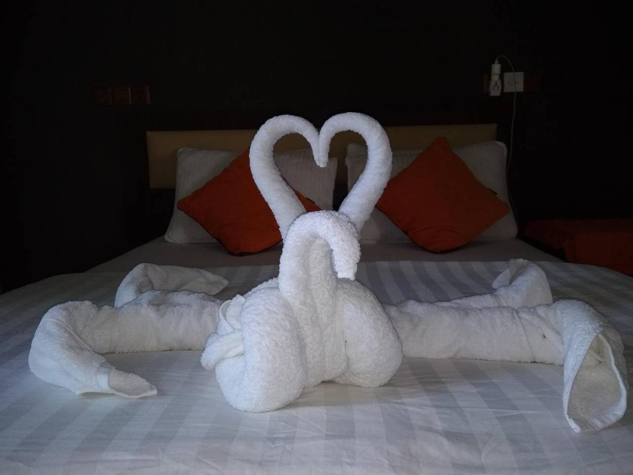 Seasunbeach Hotel Maldives Hulhumale Esterno foto